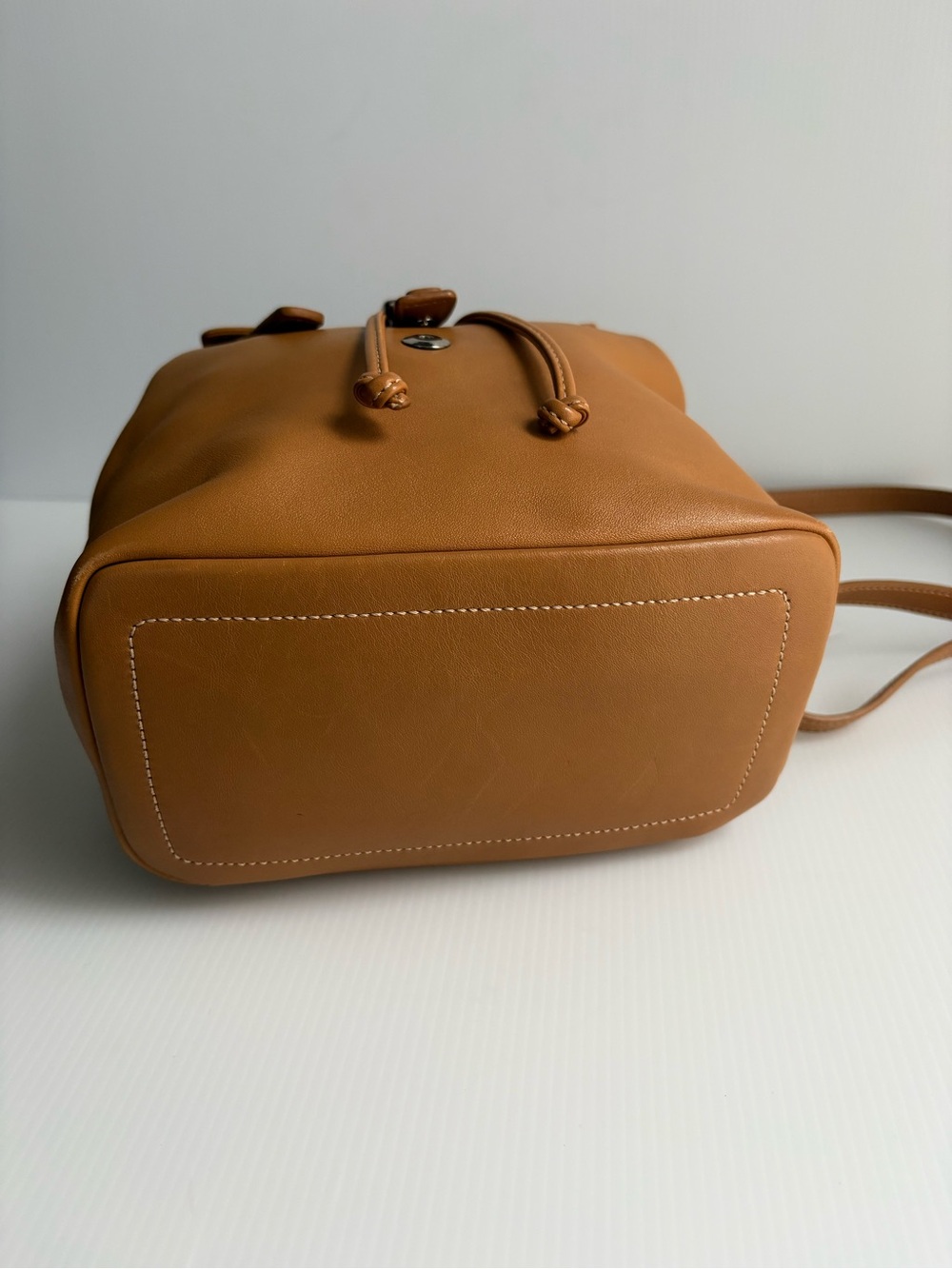 Vintage COACH Caramel Tan Leather Backpack with Buckle Drawstring - Picture 16 of 17